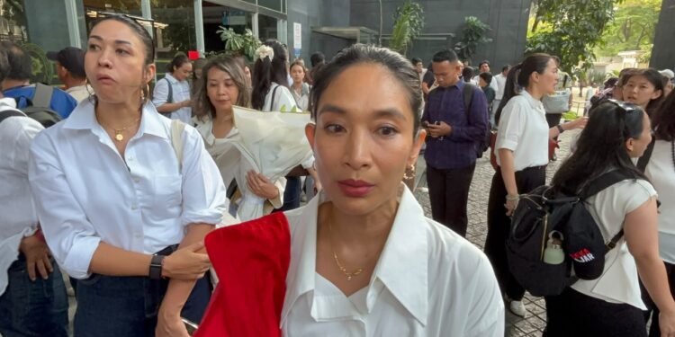 Tangis Pecah di Ruang Sidang, Happy Salma Terpukul Nadiem Makarim Divonis 10 Tahun Penjara 1 Tangis Pecah di Ruang Sidang, Happy Salma Terpukul Nadiem Makarim Divonis 10 Tahun Penjara