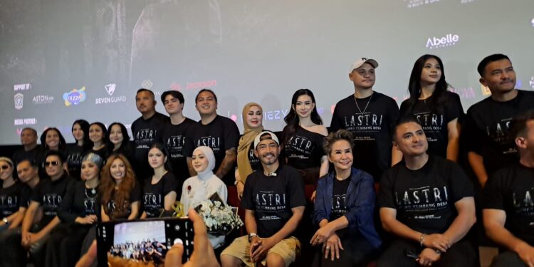 Richa Novisha Hadiri Screening Film Lastri, Kenang Peran Terakhir Gary Iskak di Layar Lebar 1 Richa Novisha Hadiri Screening Film Lastri, Kenang Peran Terakhir Gary Iskak di Layar Lebar