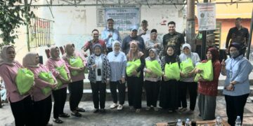 Tak Sekadar Rayakan HUT, RS Sumber Waras Bagikan Bantuan Pangan untuk Warga Tomang