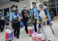 Menhaj Klaim Berhasil Turunkan Biaya Haji Rp 2 Juta Tahun Ini 6 JEMAAH HAJI: Kloter 1 Debarkasi Makassar mendarat di Bandara Sultan Hasanuddin. (detik.com/Istimewa)