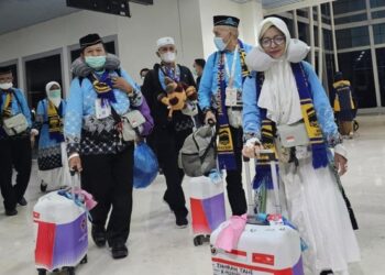 JEMAAH HAJI: Kloter 1 Debarkasi Makassar mendarat di Bandara Sultan Hasanuddin. (detik.com/Istimewa)