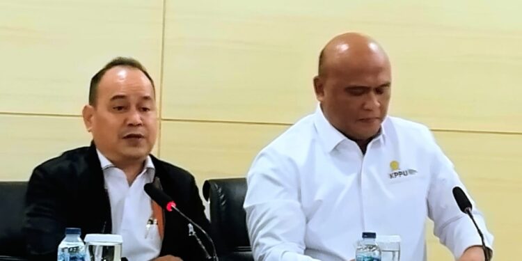 Pimpinan Baru KPPU Fokus Pencegahan Untuk Jaga Iklim Usaha 1 KETERANGAN PERS: Ketua KPPU Gopprera Panggabean (kiri) dan Wakil Ketua KPPU Hilman Pujana memberikan keterangan saat Coffee Afternoon Media Meeting di Gedung KPPU, Gambir, Jakarta Pusat pada Rabu, (15/7/2026). (FOTO: SHANTY AULIA/KORANINDOPOS.COM)