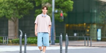 5 Trik Styling T-Shirt biar Nggak Terlihat Terlalu Monoton