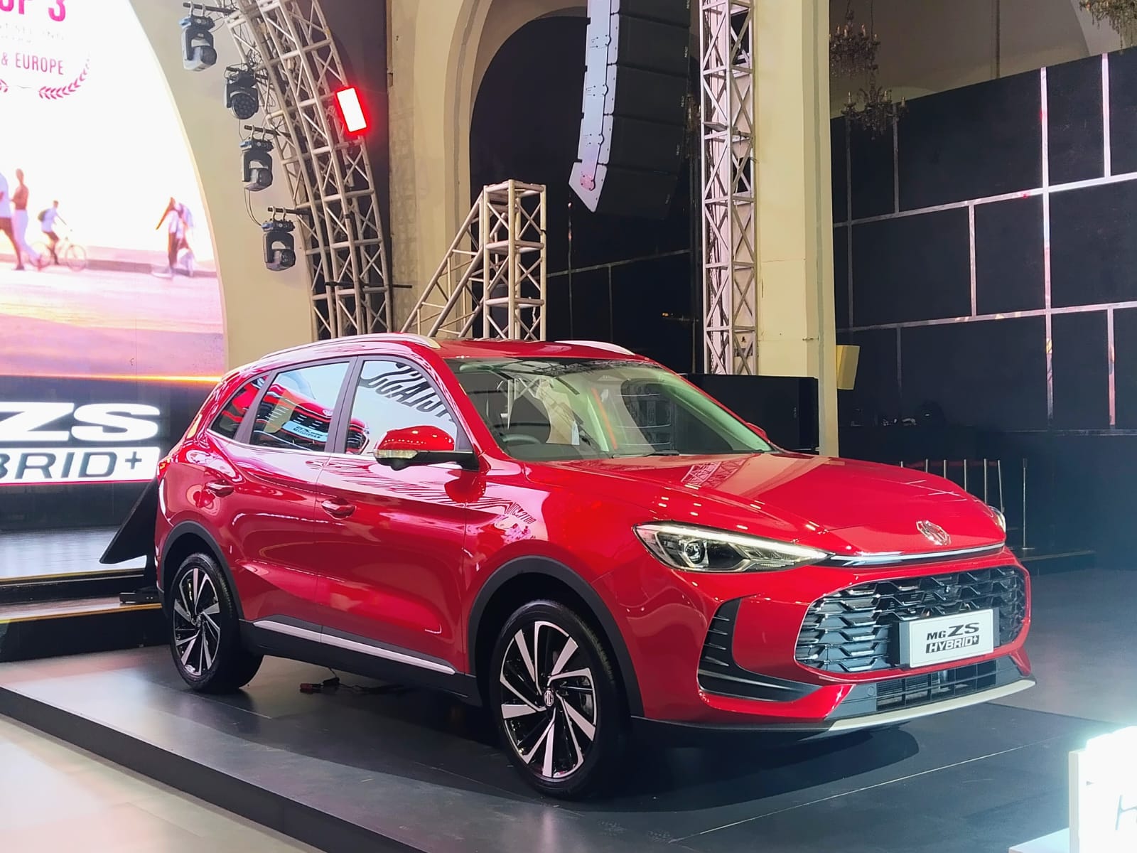 MG Perkenalkan MG ZS Hybrid+, SUV Hybrid Terbaru Siap Ramaikan Pasar Indonesia 2 MG Perkenalkan MG ZS Hybrid+, SUV Hybrid Terbaru Siap Ramaikan Pasar Indonesia
