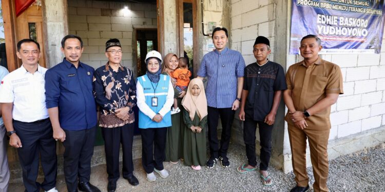 Ibas Kawal Program BPBL di Pacitan, Tegaskan Tak Boleh Ada Lagi Rumah Gelap 1 Ibas Kawal Program BPBL di Pacitan, Tegaskan Tak Boleh Ada Lagi Rumah Gelap
