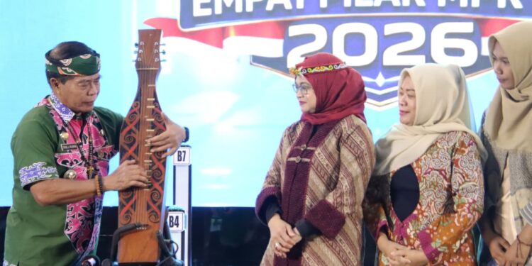 Dr. H. Zainal A. Paliwang, S.H., M.Hum