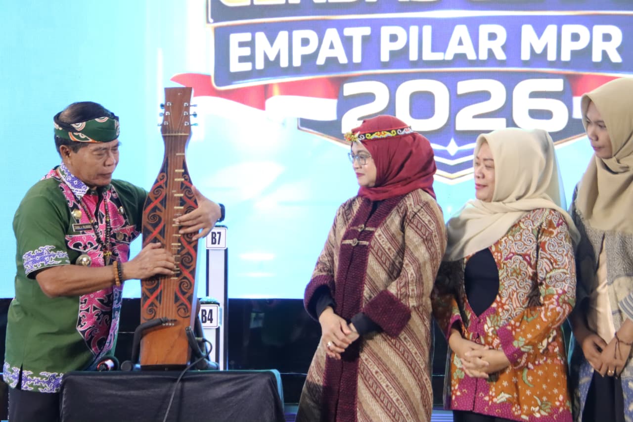 Dr. H. Zainal A. Paliwang, S.H., M.Hum