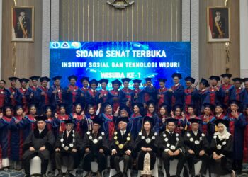 Wisuda Perdana ISTEK Widuri, LLDIKTI: Transformasi Institut Harus Berdampak bagi Masyarakat dan Dunia Kerja