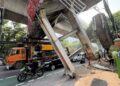 Truk Pengangkut Crane Tabrak JPO Tendean, Kemacetan Mengular hingga Kuningan dan Warung Buncit