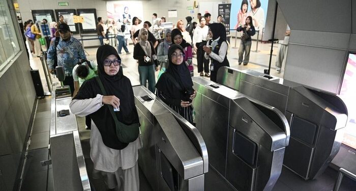 MRT Jakarta Terapkan Pembayaran dengan Kartu Kredit Nirsentuh, Pertama di Indonesia