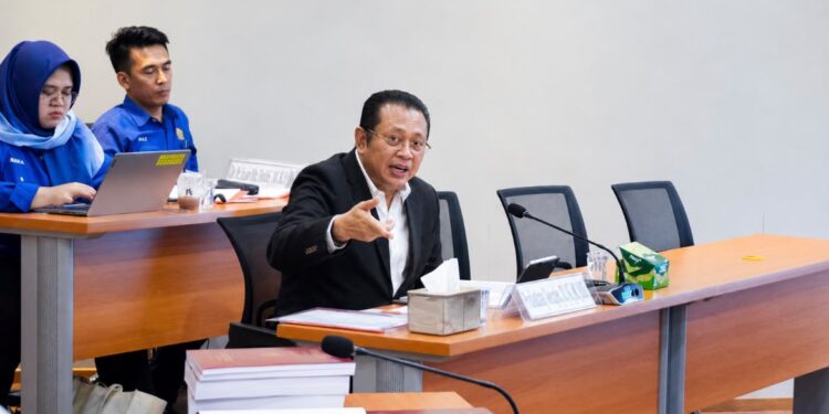 Bamsoet Soroti Lemahnya Pengawasan Penyidikan Saat Uji Proposal Disertasi Doktor Hukum