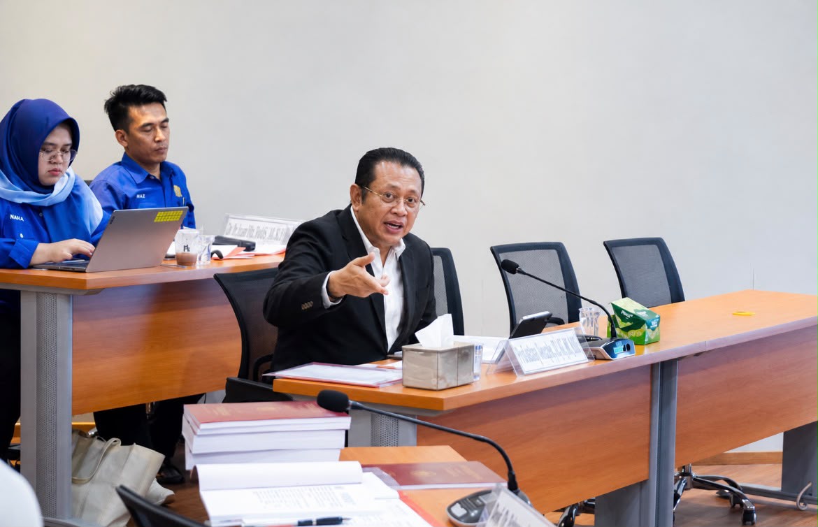 Bamsoet Soroti Lemahnya Pengawasan Penyidikan Saat Uji Proposal Disertasi Doktor Hukum 3 Bamsoet Soroti Lemahnya Pengawasan Penyidikan Saat Uji Proposal Disertasi Doktor Hukum