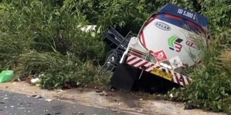 Pertamina Patra Niaga Sampaikan Duka Cita atas Insiden Kecelakaan di Tanah Bumbu 1 Pertamina Patra Niaga Sampaikan Duka Cita atas Insiden Kecelakaan di Tanah Bumbu