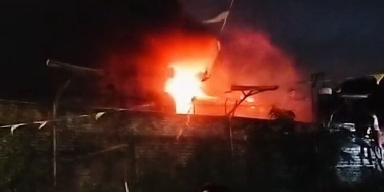 Gudang Sekolah di Penjaringan Jakut Terbakar, 14 Armada Damkar Dikerahkan