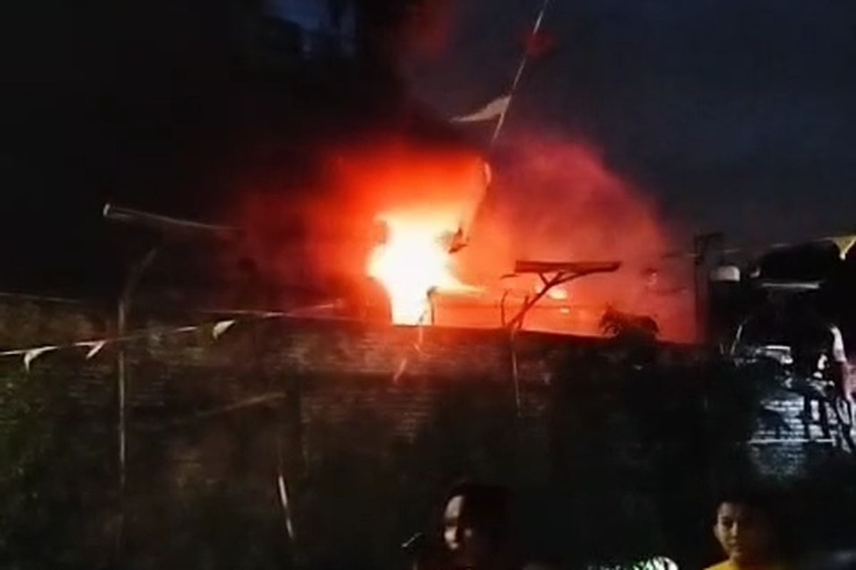 Gudang Sekolah di Penjaringan Jakut Terbakar, 14 Armada Damkar Dikerahkan 2 Gudang Sekolah di Penjaringan Jakut Terbakar, 14 Armada Damkar Dikerahkan