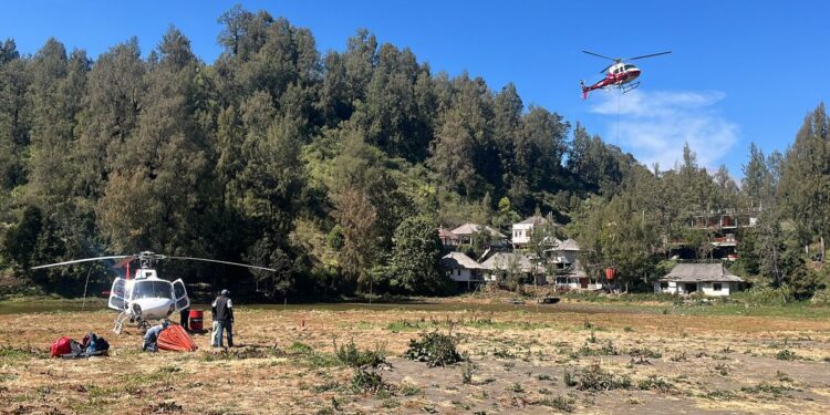 Kebakaran Bromo Padam, Petugas Masih Lakukan Pendinginan dan Pantau Bara 1 Kebakaran Bromo Padam, Petugas Masih Lakukan Pendinginan dan Pantau Bara