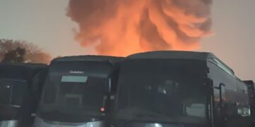 50 Bus PO Sinar Jaya Terbakar di Kawasan Industri MM2100 Bekasi, Pemadaman Berlangsung 5 Jam
