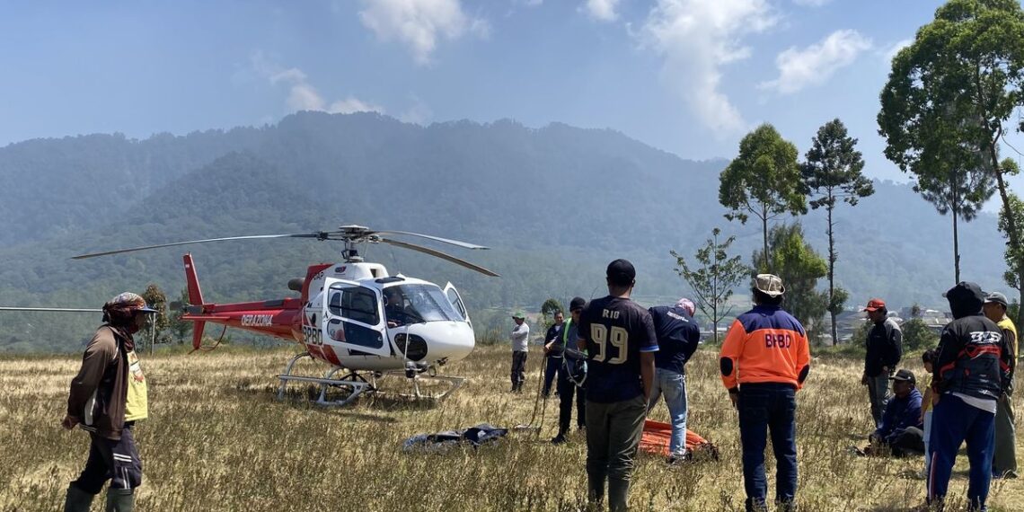 Prabowo Perintahkan Penambahan 17 Helikopter Water Bombing untuk Atasi Karhutla di Kalimantan
