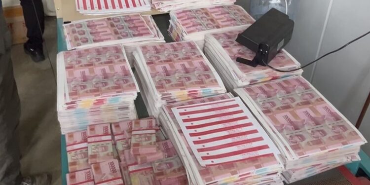Pabrik Uang Palsu Rp36 Miliar Dibongkar di Tangsel, Produksi Grade A Selama 4 Bulan