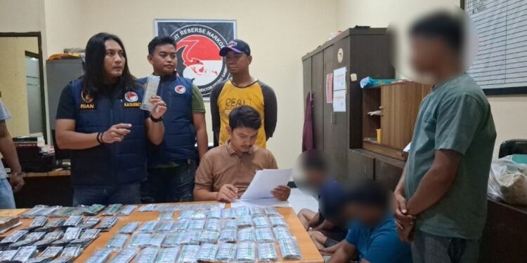Polisi Tangkap 4 Pengedar Obat Keras Online di Gambir, 7.714 Butir Disita