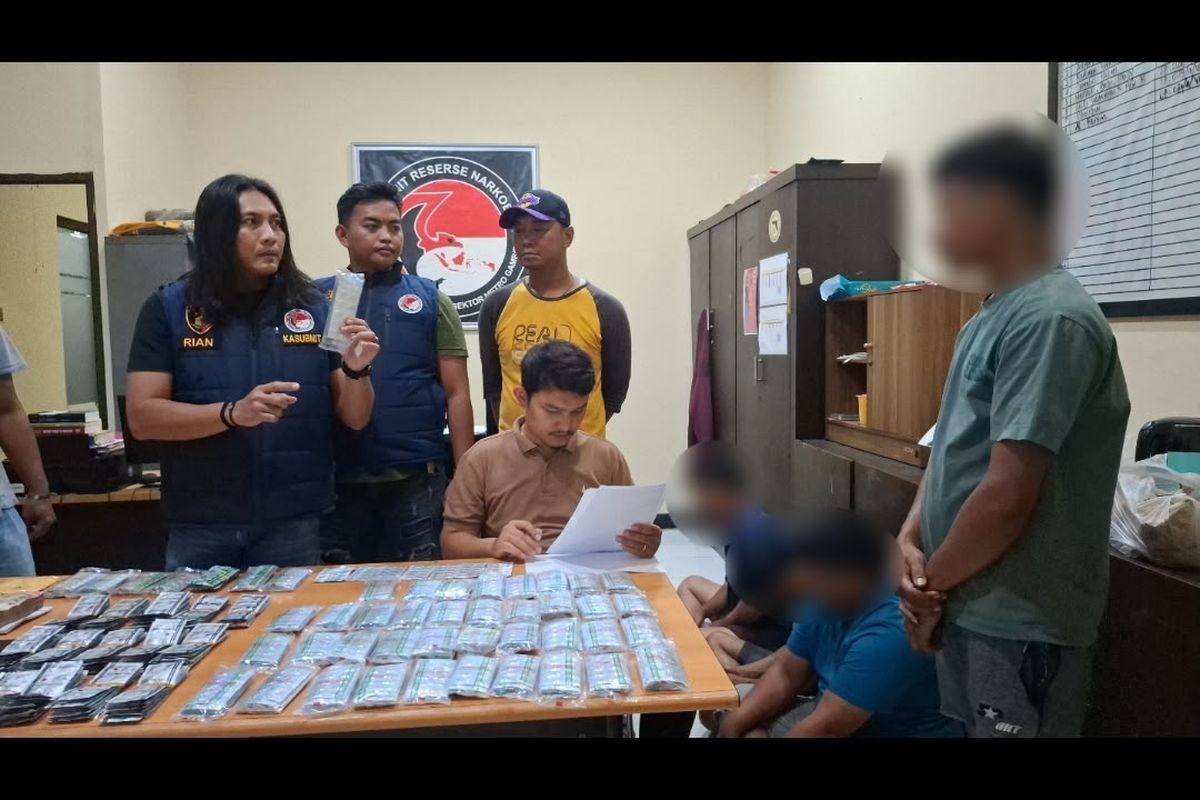 Polisi Tangkap 4 Pengedar Obat Keras Online di Gambir, 7.714 Butir Disita