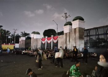 Jelang Demo 27 Agustus, Situasi Depan Gedung DPR Kondusif, Logistik dari Warga Terus Berdatangan