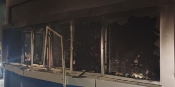 Pos Pantau Lalu Lintas di Bawah Flyover Slipi Hangus Dibakar Saat Demo di DPR
