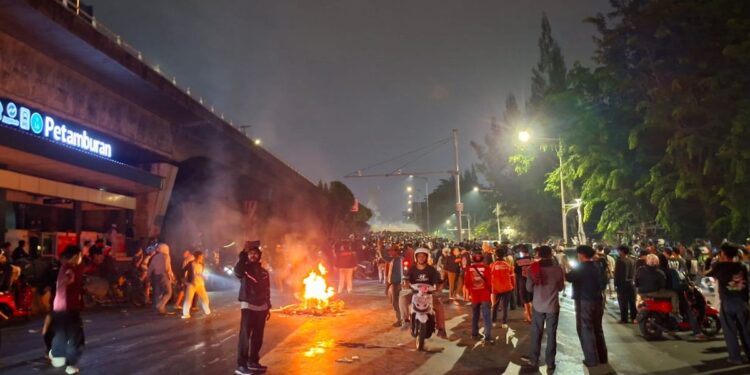 Sejumlah Akses Tol Dalam Kota Ditutup Imbas Demo di Depan DPR, Pengendara Dialihkan