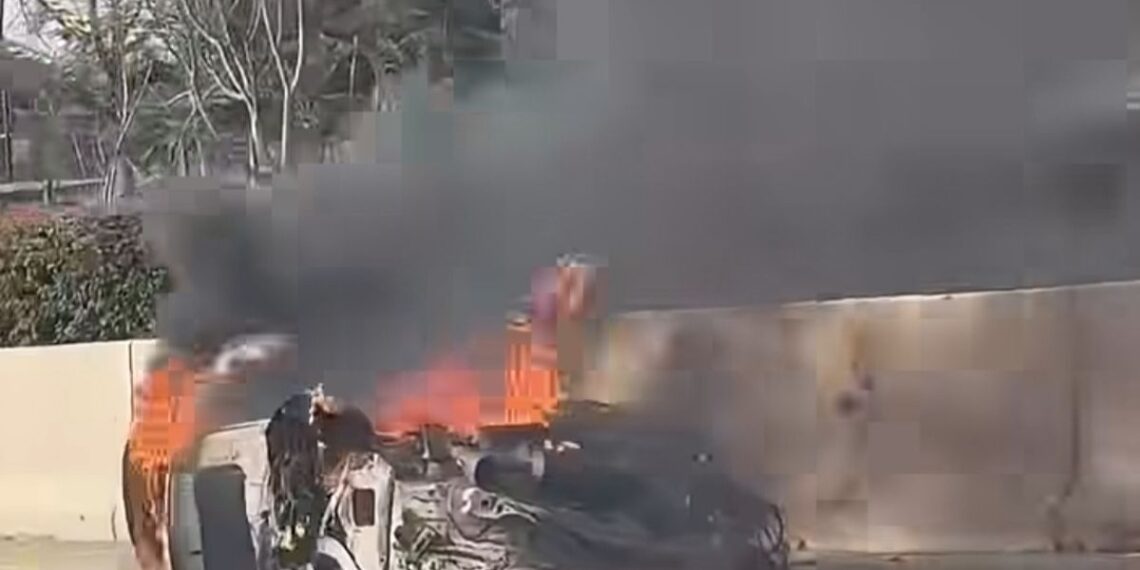 Mobil Subaru Terbakar Usai Tabrak Truk di Tol Serpong-Cinere, Dua Pengemudi Luka Berat 1 Mobil Subaru Terbakar Usai Tabrak Truk di Tol Serpong-Cinere, Dua Pengemudi Luka Berat