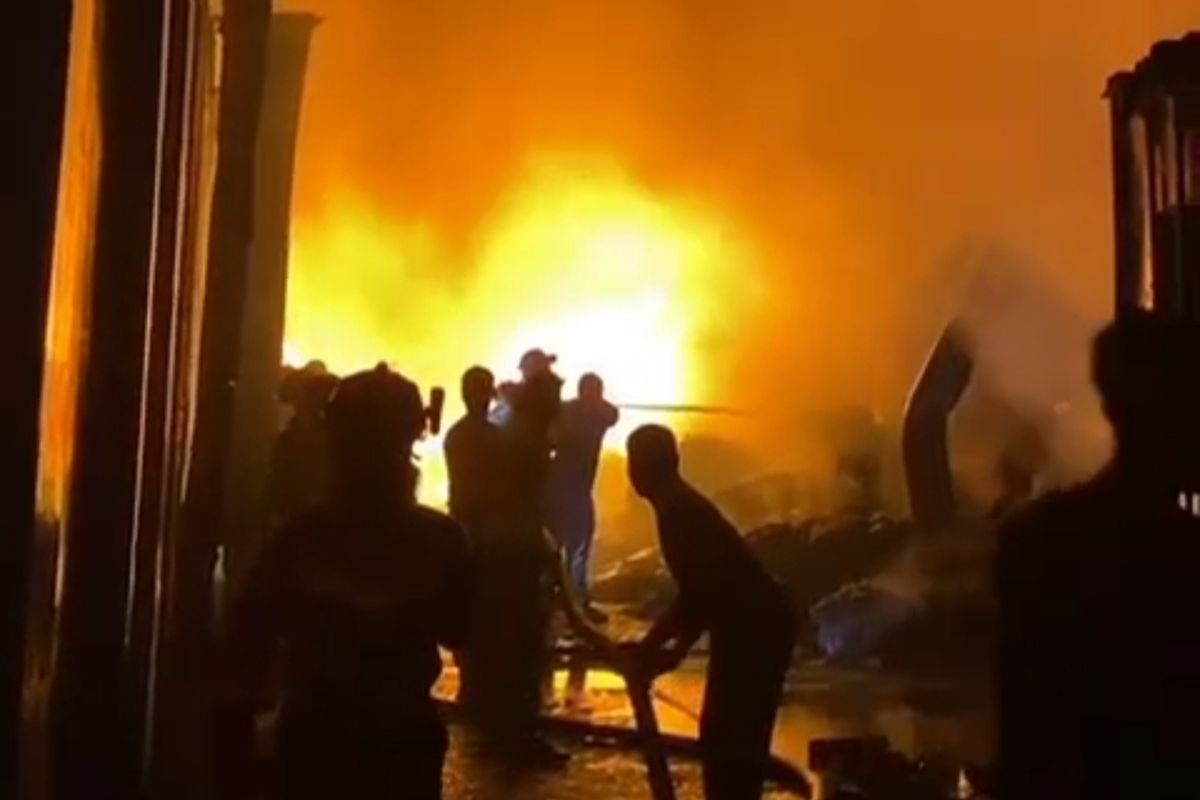 Kebakaran Pabrik Mie Sedaap di Bekasi Diduga Berasal dari Area Limbah, Warga Sempat Panik