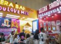 PELUANG USAHA: Pengunjung mencari informasi di salah satu gerai waralaba peserta IFRA 2026 di ICE BSD City, Kabupaten Tangerang, Banten. (Foto: lensaternate.com)