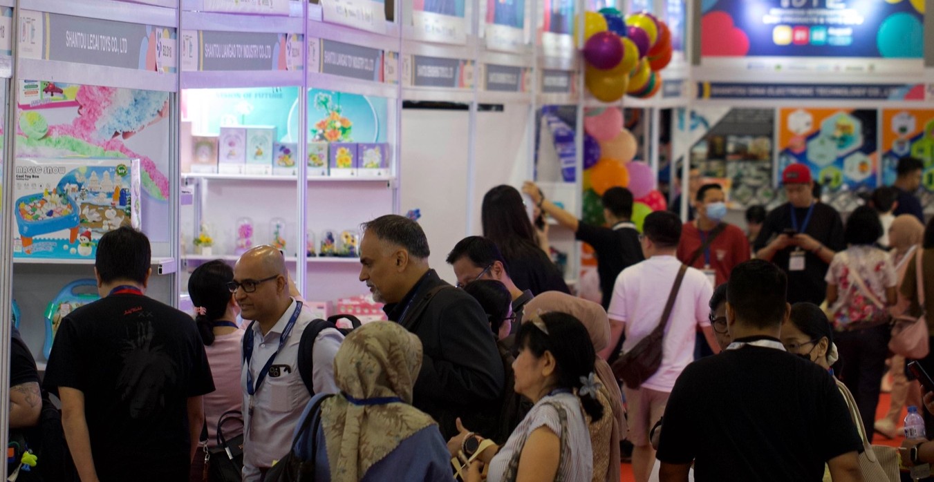 Hadirkan 100 Ribu Produk Baru Dari Sekitar 500 Perusahaan Global 2 ANTUSIAS PENGUNJUNG: Pameran bisnis internasional Jakarta International Baby Product & Toys Expo and Indonesian Stationery Expo (IBTE) 2026 akan digelar pada 19–22 Agustus 2026. (FOTO: WAYTRI/KORANINDOPOS.COM)