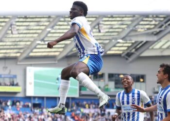 PEMAIN INCARAN: Carlos Baleba merayakan golnya bersama skuad Brighton. (F0to: (c) Brighton Official)