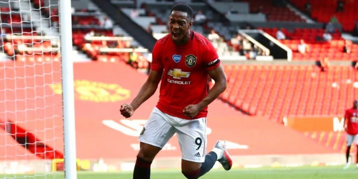 Anthony Martial Tanpa Klub Jelang Musim Baru 1 PERNAH BERSINAR: Anthony Martial ketika masih memperkuat Manchester United. (Foto: (c) AP Photo)