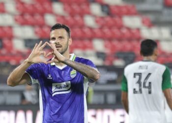 AKSI SELEBRASI: Patricio Matricardi merayakan gol untuk Persib di laga melawan Persebaya pada ajang Piala Presiden 2026. (Foto: (c) Kapanlagi.com/Budy Santoso)