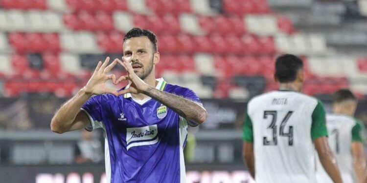 Persib Bandung Vs Manila Digger Diprediksi Bakal Sengit 1 AKSI SELEBRASI: Patricio Matricardi merayakan gol untuk Persib di laga melawan Persebaya pada ajang Piala Presiden 2026. (Foto: (c) Kapanlagi.com/Budy Santoso)