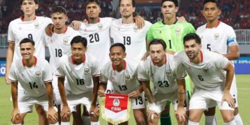 HASIL BURUK: Para pemain starteer Timnas Indonesia saat melawan Kamboja pada laga Grup A Piala AFF 2026 di Stadion Pakansari, Bogor, Senin (27/7/2026). (Foto: (c) Kapanlagi.com/Budy Santoso)