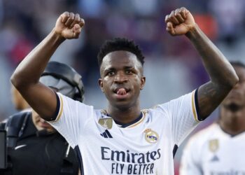 JADI INCARAN: Winger Timnas Brasil,  Vinicius Junior, masih asyik dengan Real Madrid. Dia tak bicara banyak soal isu Arsenal dikabarkan tertarik merekrutnya. Kontrak Vinicius Junior di Real Madrid akan berakhir pada musim panas 2027. (Foto: REUTERS/ALBERT GEA)