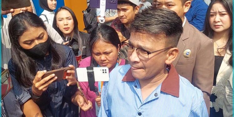 Ruben Onsu Santai Tanggapi Tuduhan Pakai Buzzer untuk Serang Sarwendah 1 Ruben Onsu Santai Tanggapi Tuduhan Pakai Buzzer untuk Serang Sarwendah