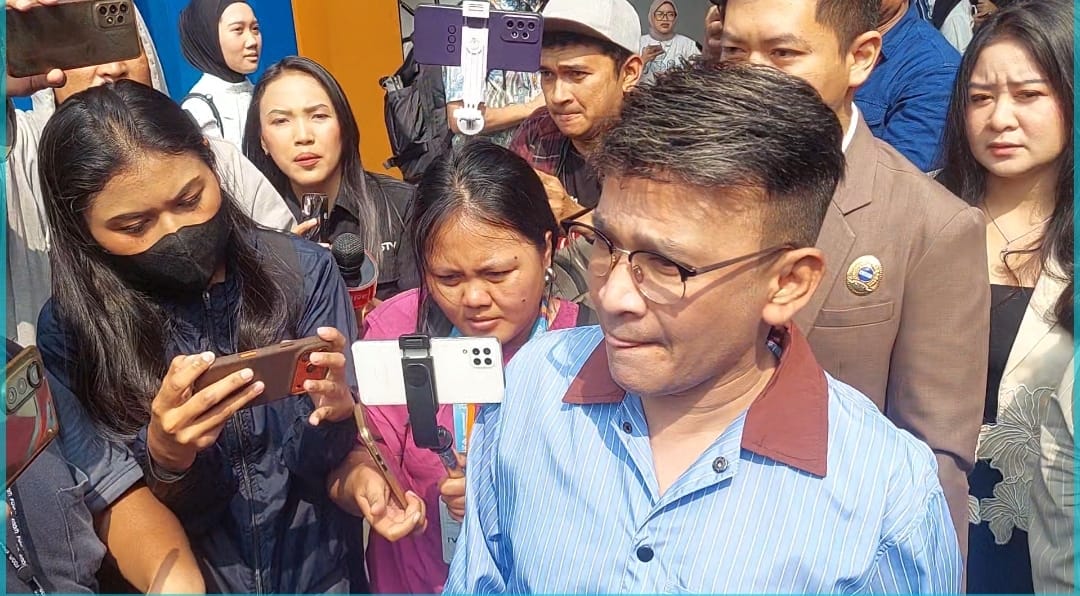 Ruben Onsu Santai Tanggapi Tuduhan Pakai Buzzer untuk Serang Sarwendah 2 Ruben Onsu Santai Tanggapi Tuduhan Pakai Buzzer untuk Serang Sarwendah