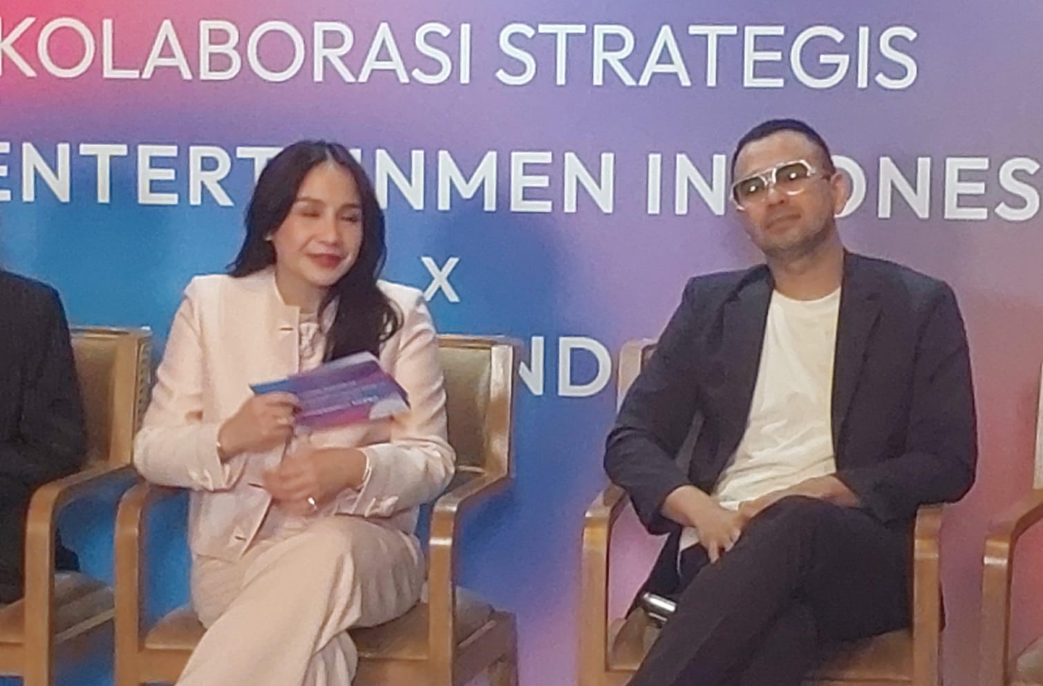 Dari Garasi Hingga Bursa Saham, Raffi Ahmad dan Nagita Slavina Perkuat IP RANS Bersama Mayora