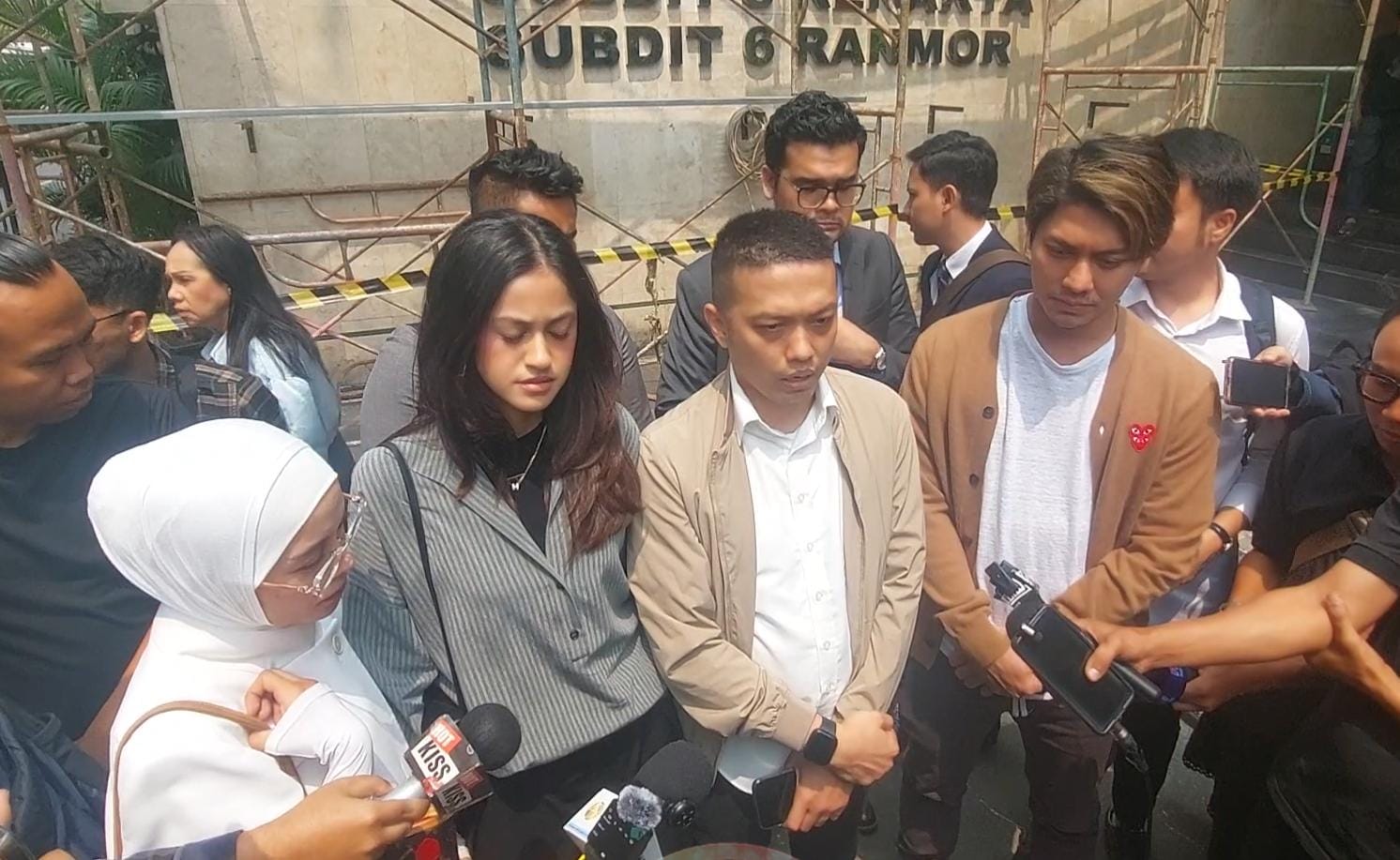Buntut Hoaks Isu Selingkuh, Asila Maisa dan Lesti Kejora Dipanggil Polisi Jadi Saksi Laporan Rizky Billar 2 Buntut Hoaks Isu Selingkuh, Asila Maisa dan Lesti Kejora Dipanggil Polisi Jadi Saksi Laporan Rizky Billar