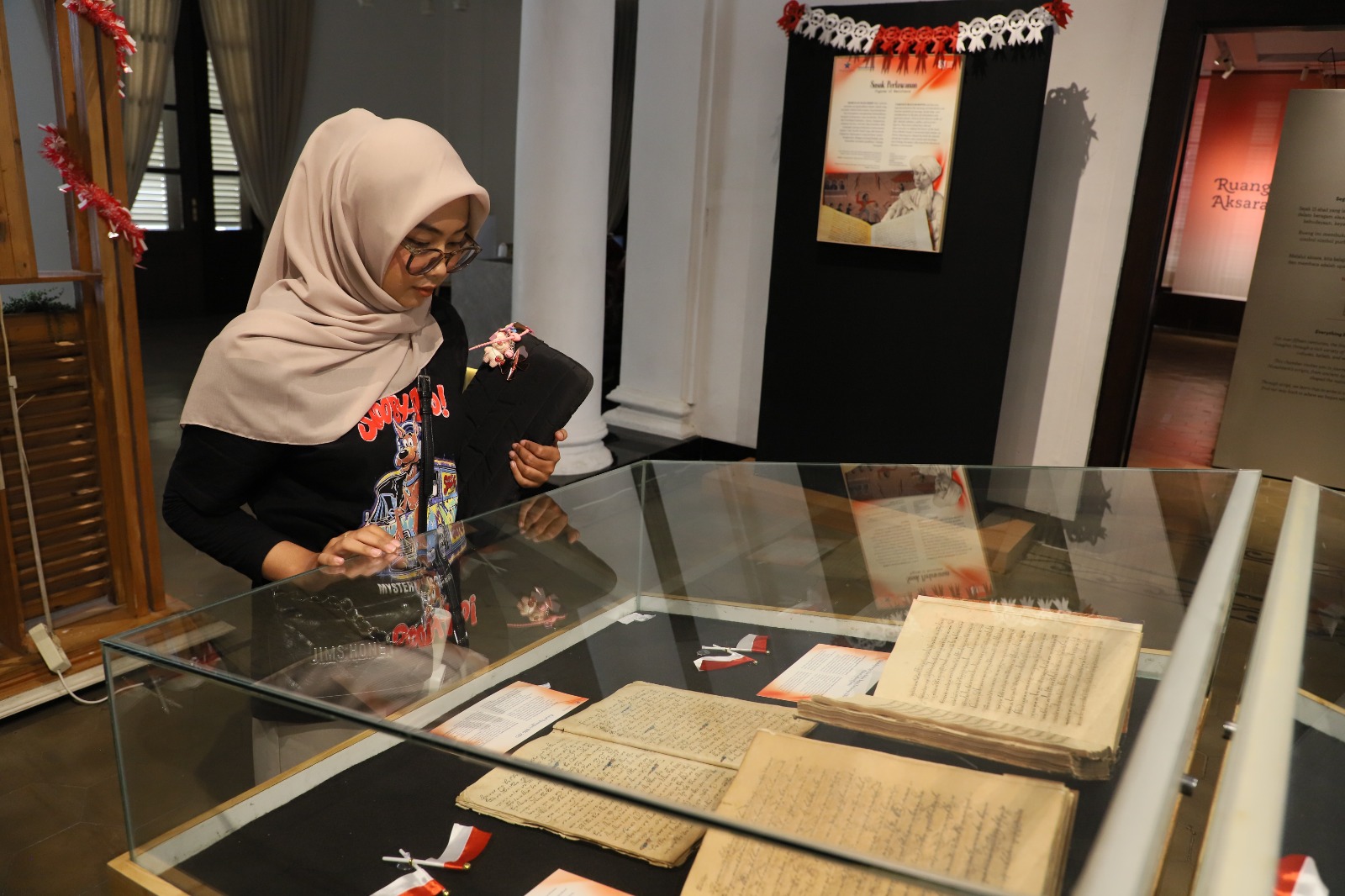 Melihat Catatan Perjuangan Bangsa dalam Pameran Perpusnas 4 Melihat Catatan Perjuangan Bangsa dalam Pameran Perpusnas
