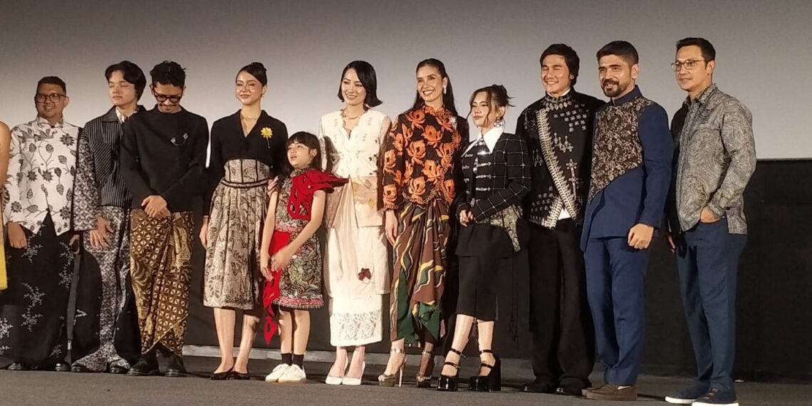 Review Film Ayah, Aku Mau Cerita: Ketika Seorang Ayah Harus Berjuang Melindungi Keluarganya 1 Review Film Ayah, Aku Mau Cerita: Ketika Seorang Ayah Harus Berjuang Melindungi Keluarganya