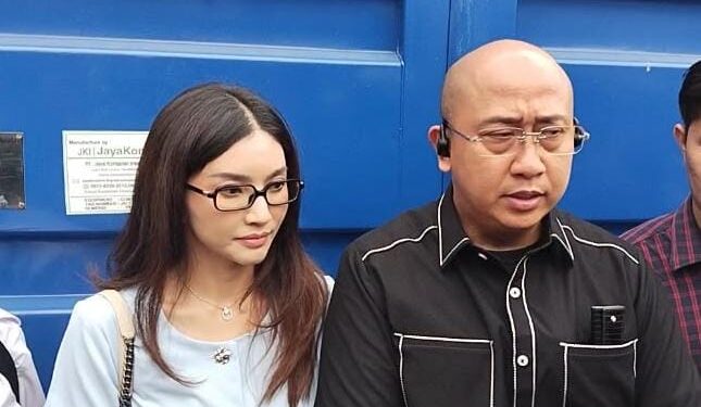 Gagal Sepakat Soal Akses Anak, Ruben Onsu dan Sarwendah Siap Bertarung di Persidangan 1 Gagal Sepakat Soal Akses Anak, Ruben Onsu dan Sarwendah Siap Bertarung di Persidangan