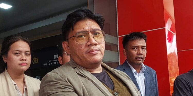 Babak Baru Kasus Investasi Bisnis: Dijadwalkan Diperiksa 28 Agustus, Ruben Onsu Pilih Jalur Ganti Rugi 1 Babak Baru Kasus Investasi Bisnis: Dijadwalkan Diperiksa 28 Agustus, Ruben Onsu Pilih Jalur Ganti Rugi