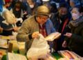PANGKAS PAJAK: Transaksi jual beli di sebuah pasar di Tokyo, Jepang, pada 28 Desember 2024. (Foto: ANTARA/Xinhua/Zhang Xiaoyu)