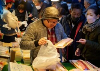 PANGKAS PAJAK: Transaksi jual beli di sebuah pasar di Tokyo, Jepang, pada 28 Desember 2024. (Foto: ANTARA/Xinhua/Zhang Xiaoyu)