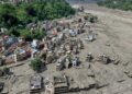 Badan Bencana Nepal Sebut 826 Orang Hilang Pasca Banjir Bandang 6 SAMPAH DAN LUMPUR: Bangunan permukiman warga Nepal tampak porak poranda akibat dihantam banjir bandang pada Rabu (26/8/2026). (Foto: AFP/PRABIN RANABHAT)