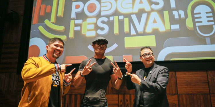 Tak Lagi Cuma Didengar dari Earphone, Podcast Kini Dibawa Bertemu Langsung dengan Audiensnya 1 Indonesian Podcast Festival 2026 resmi digelar di Makassar, Medan, Banjarmasin, Surabaya, dan Jakarta